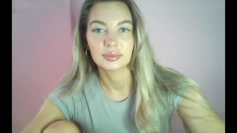 Snapshot of syrami chatting on 04.27.26 syrami online show from 04.27.26