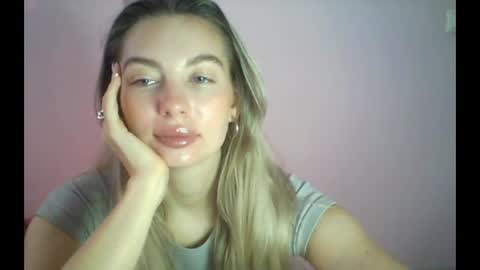 Snapshot of syrami chatting on 05.17.26 syrami online show from 05.17.26