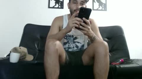 Snapshot of syylar_ chatting on 12.17.25 syylar_ online show from 12.17.25