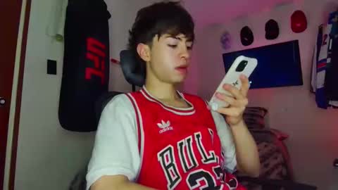 Snapshot of t0n3r chatting on 01.08.26 TONER online show from 01.08.26