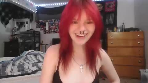 Snapshot of t3mpor4rybliss chatting on 12.19.25 t3mpor4rybliss online show from 12.19.25