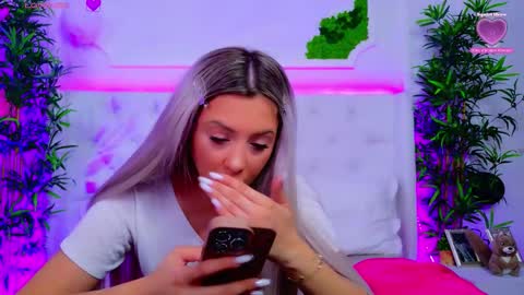 Snapshot of taahiraarabian chatting on 10.16.25 Arianna online show from 10.16.25