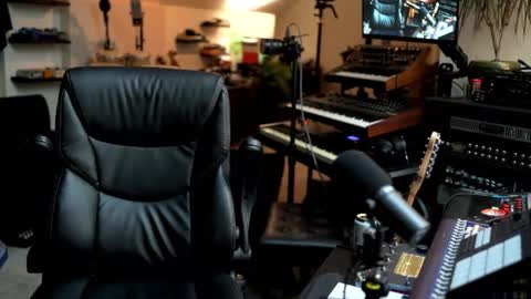 Snapshot of tabew chatting on 10.29.25 tabew online show from 10.29.25