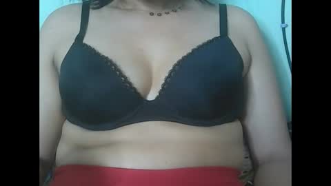 Snapshot of tahiniah chatting on 10.17.25 tahiniah online show from 10.17.25