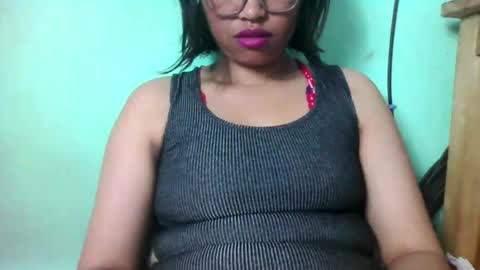 Snapshot of tahiniah chatting on 11.20.25 tahiniah online show from 11.20.25