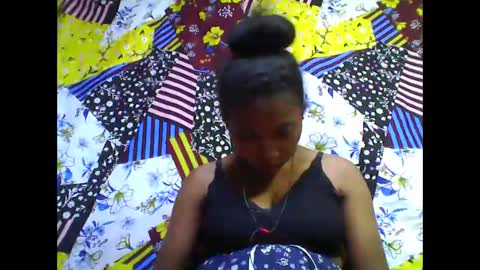 Snapshot of tahiriniah chatting on 10.26.25 tahiriniah online show from 10.26.25