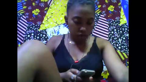 Snapshot of tahiriniah chatting on 11.12.25 tahiriniah online show from 11.12.25