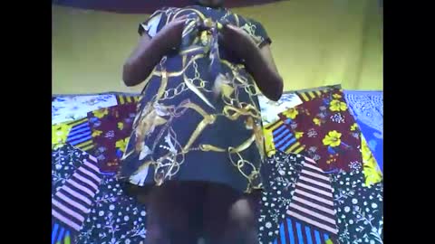 Snapshot of tahiriniah chatting on 11.23.25 tahiriniah online show from 11.23.25