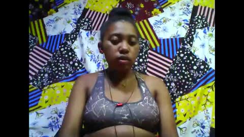 Snapshot of tahiriniah chatting on 12.13.25 tahiriniah online show from 12.13.25