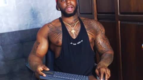 Tairon Tucke online show from 12.03.24