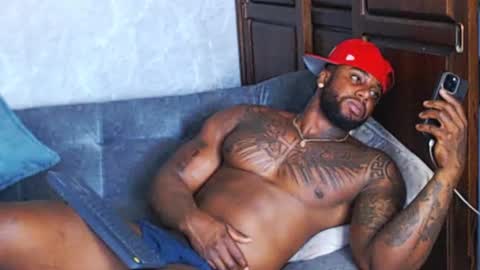 Tairon Tucke online show from 12.22.24