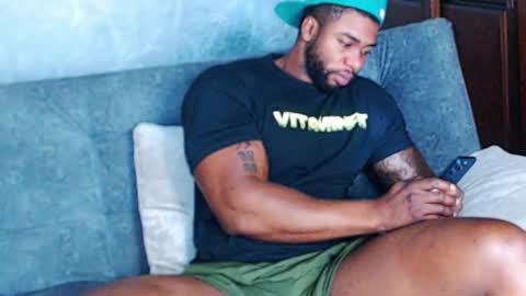 Tairon Tucke online show from 01.09.25