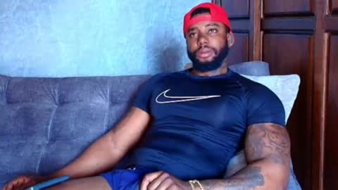 Tairon Tucke online show from 03.11.25