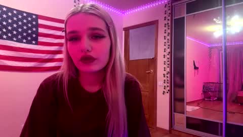 Snapshot of taitebinner chatting on 03.09.26 Mia online show from 03.09.26