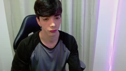 Snapshot of takeru___ chatting on 10.01.25 takeru___ online show from 10.01.25