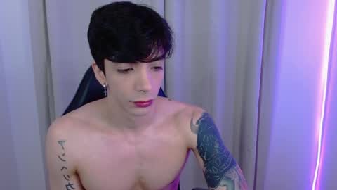 Snapshot of takeru___ chatting on 10.21.25 takeru___ online show from 10.21.25