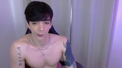 Snapshot of takeru___ chatting on 10.30.25 takeru___ online show from 10.30.25