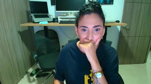 talianaprada_ online show from 12.04.25