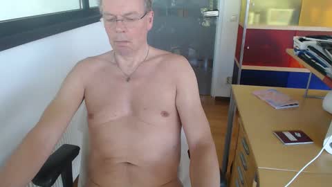 Snapshot of tall_dudenl chatting on 05.05.26 Tall daddy online show from 05.05.26