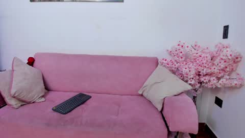 Snapshot of tamar4_f00x chatting on 05.29.26 Hi im sara online show from 05.29.26
