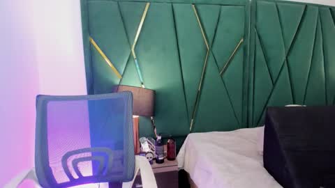 Snapshot of tamara_myller1 chatting on 11.12.25 Tamara online show from 11.12.25