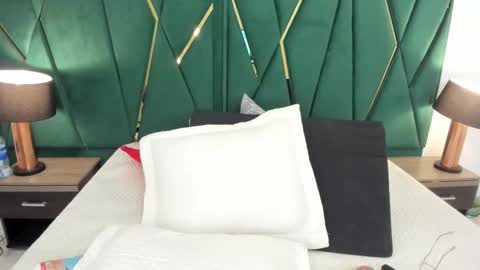 Snapshot of tamara_myller1 chatting on 12.01.25 Tamara online show from 12.01.25