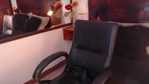 Snapshot of tamara_sanz1 chatting on 02.13.25    online show from 02.13.25