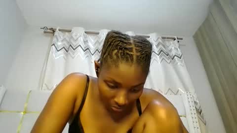 Snapshot of tamia538235 chatting on 02.25.25 tamia online show from 02.25.25