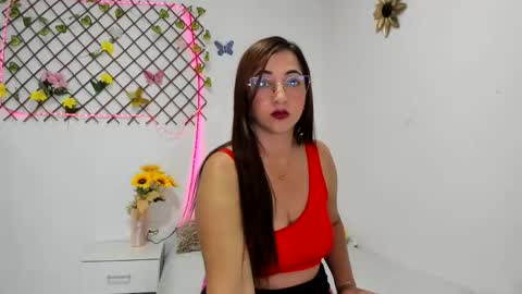 Snapshot of tamidesire chatting on 04.19.26 TamiDesire online show from 04.19.26