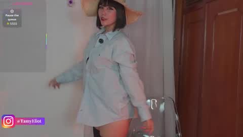 Snapshot of tamyeliot chatting on 11.26.25 Tamy online show from 11.26.25