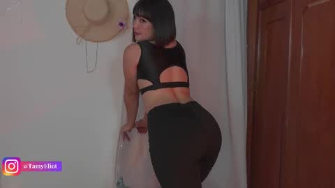 Snapshot of tamyeliot chatting on 11.27.25 Tamy online show from 11.27.25