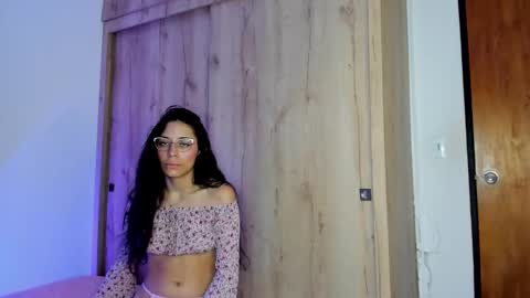 Snapshot of tania06 chatting on 09.26.25 tania06 online show from 09.26.25