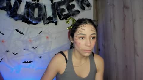 Snapshot of tania06 chatting on 10.31.25 tania06 online show from 10.31.25