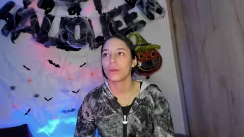 Snapshot of tania06 chatting on 11.01.25 tania06 online show from 11.01.25