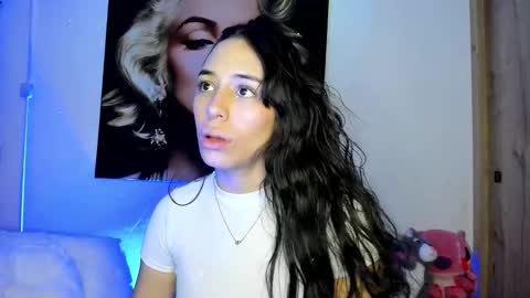 Snapshot of tania06 chatting on 11.18.25 tania06 online show from 11.18.25