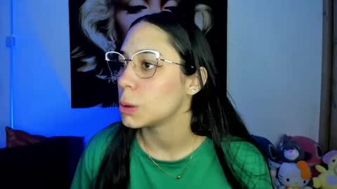 Snapshot of tania06 chatting on 11.21.25 tania06 online show from 11.21.25