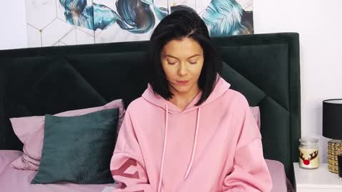 Snapshot of taniyagrey chatting on 12.13.24 tanyaGrey online show from 12.13.24