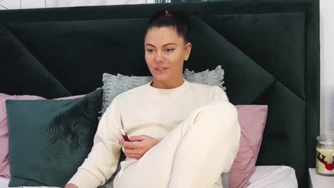 Snapshot of taniyagrey chatting on 01.23.25 tanyaGrey online show from 01.23.25