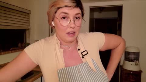 Snapshot of tantric_eden_ chatting on 11.27.25 Lilith Eden sometimes Eve online show from 11.27.25