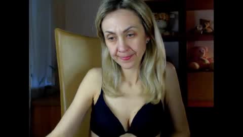 Snapshot of tanya6547 chatting on 03.10.25 tanya online show from 03.10.25