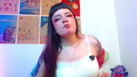 Snapshot of tara_hs chatting on 07.06.26 online show from 07.06.26
