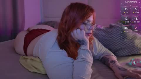 Snapshot of tara_renn chatting on 09.08.25 tara_renn online show from 09.08.25