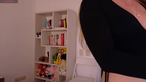 Snapshot of tarawhite_ chatting on 03.05.26 Tara White online show from 03.05.26