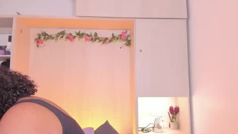 Snapshot of tarawiilson_ chatting on 10.18.25  T A R A  online show from 10.18.25