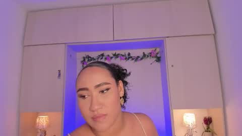  T A R A  online show from 11.05.25