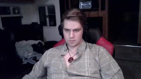 Snapshot of tarus333 chatting on 12.04.25 tarus333 online show from 12.04.25