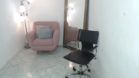 Snapshot of tatiana_oconell2 chatting on 11.03.25 isabel online show from 11.03.25