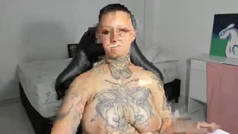 Snapshot of tatoo_girl chatting on 03.11.25 jess online show from 03.11.25