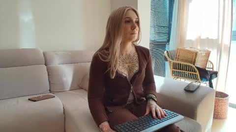 Snapshot of tattoobbgirl chatting on 05.14.26 tattoobbgirl online show from 05.14.26