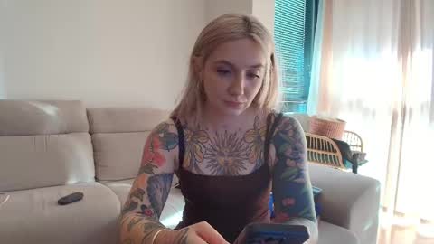 Snapshot of tattoobbgirl chatting on 06.08.26 tattoobbgirl online show from 06.08.26